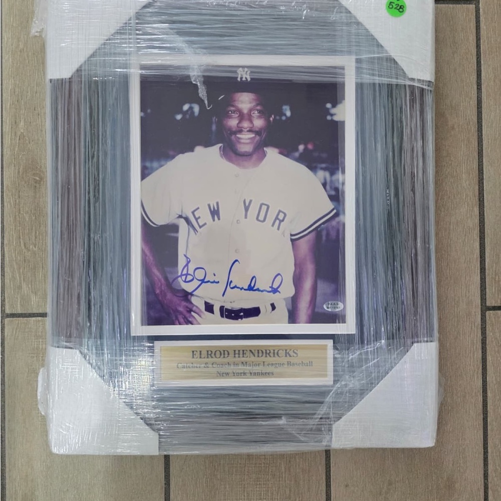 New York Yankees Elrod Hendricks Framed Photo with Autograph
